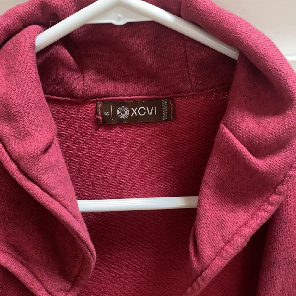 Red sweater jacket - Picture 5 of 6